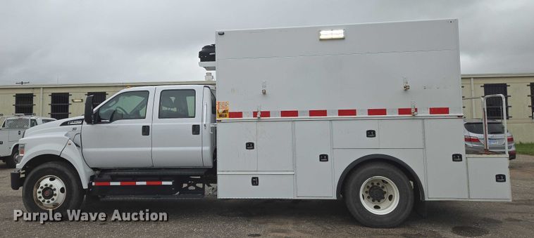 image for item EN8402 2017 Ford F750 utility / service truck