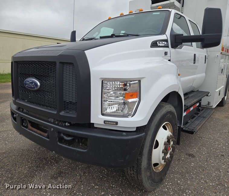 image for item EN8402 2017 Ford F750 utility / service truck