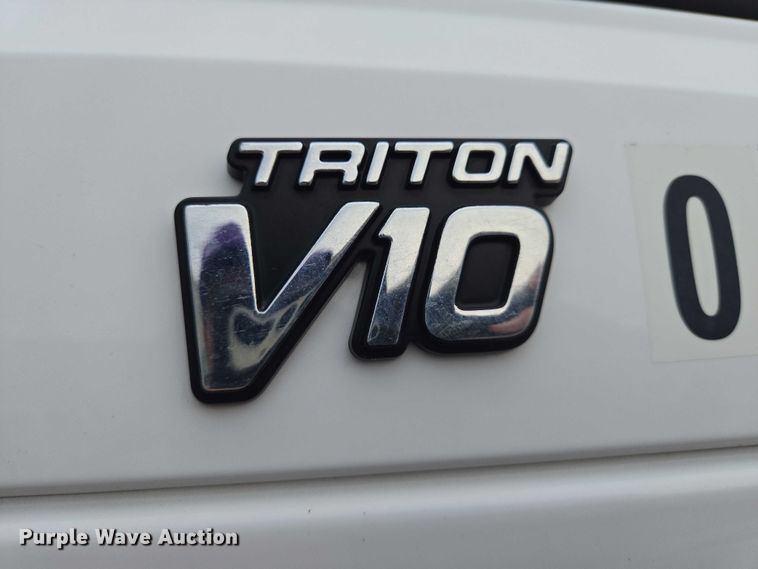 image for item EN8402 2017 Ford F750 utility / service truck