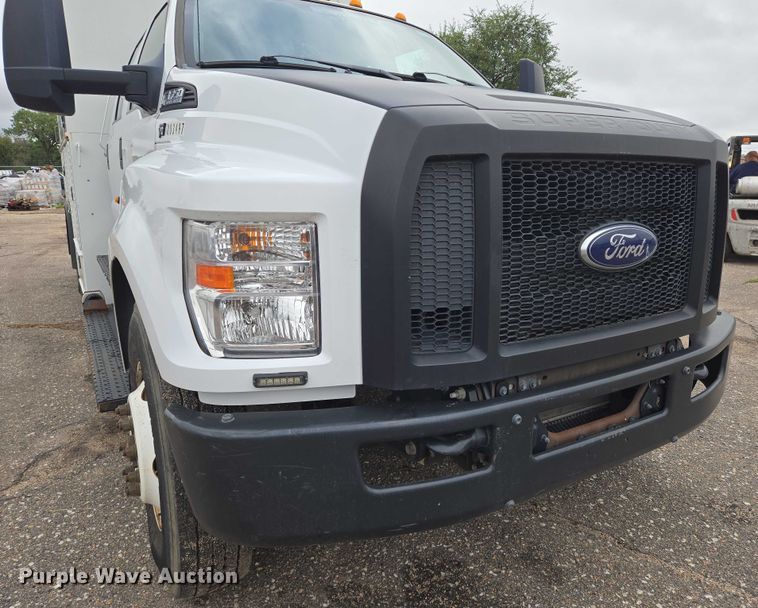 image for item EN8402 2017 Ford F750 utility / service truck
