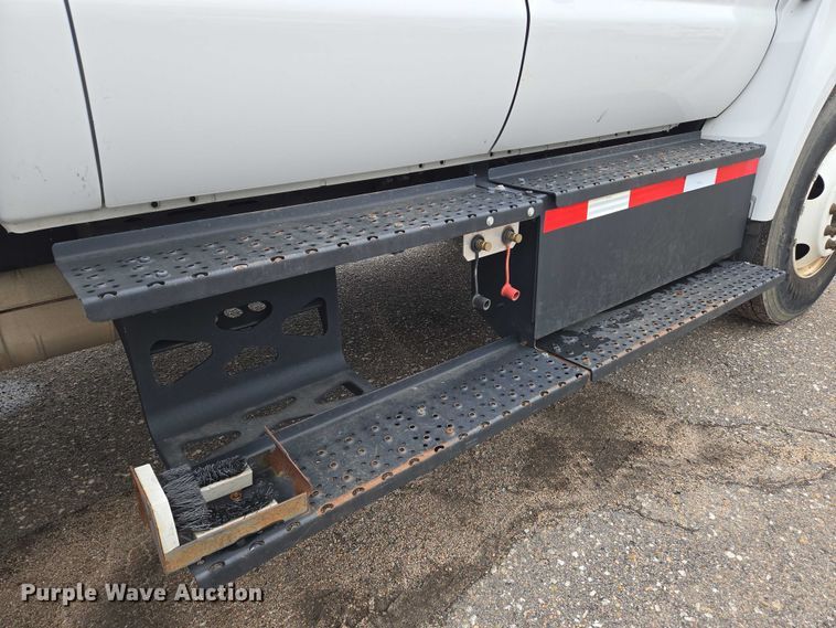 image for item EN8402 2017 Ford F750 utility / service truck