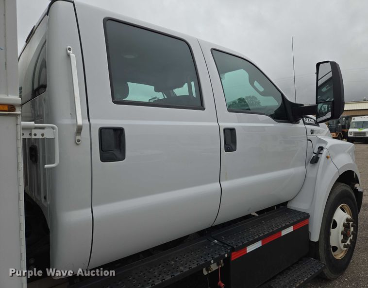 image for item EN8402 2017 Ford F750 utility / service truck