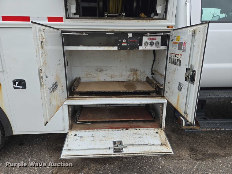 image for item EN8402 2017 Ford F750 utility / service truck