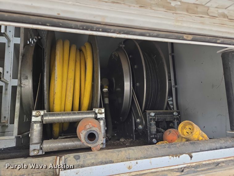 image for item EN8402 2017 Ford F750 utility / service truck