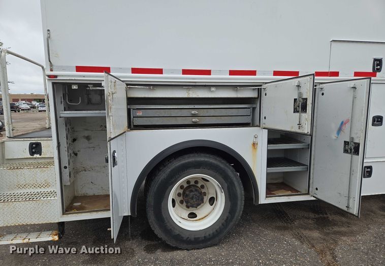 image for item EN8402 2017 Ford F750 utility / service truck