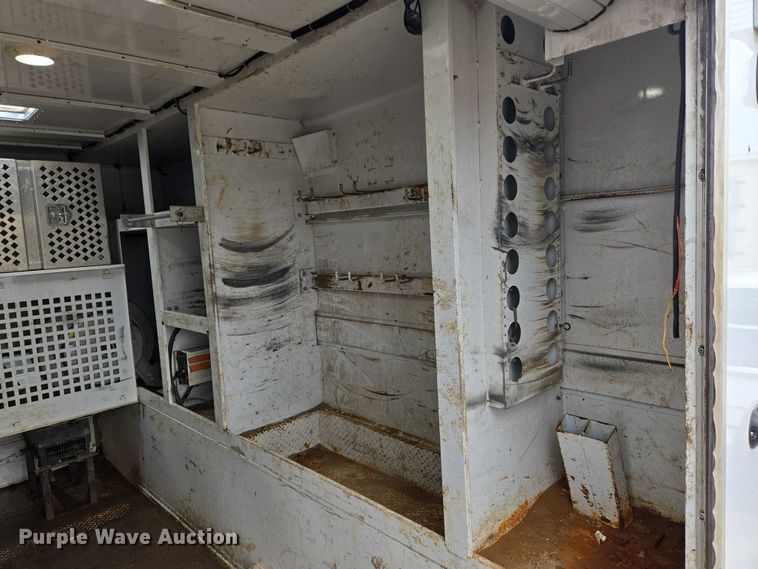 image for item EN8402 2017 Ford F750 utility / service truck