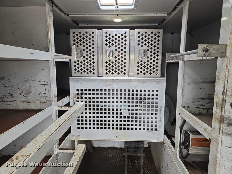 image for item EN8402 2017 Ford F750 utility / service truck