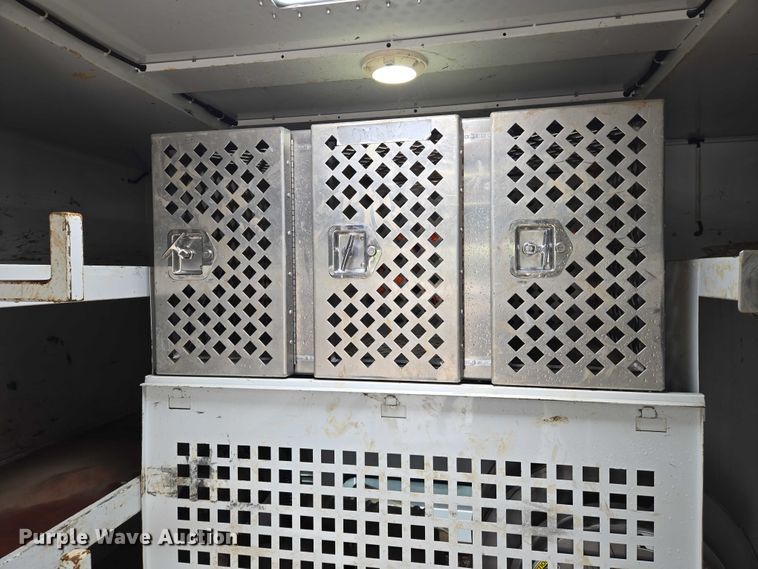 image for item EN8402 2017 Ford F750 utility / service truck