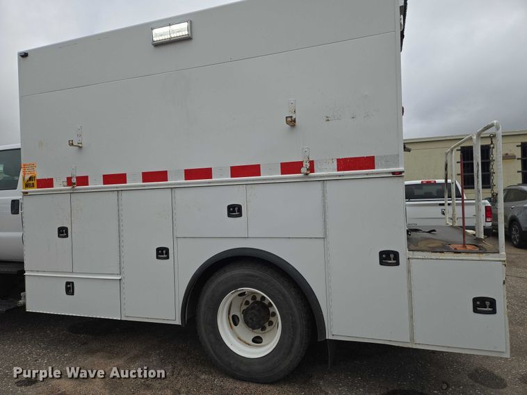 image for item EN8402 2017 Ford F750 utility / service truck