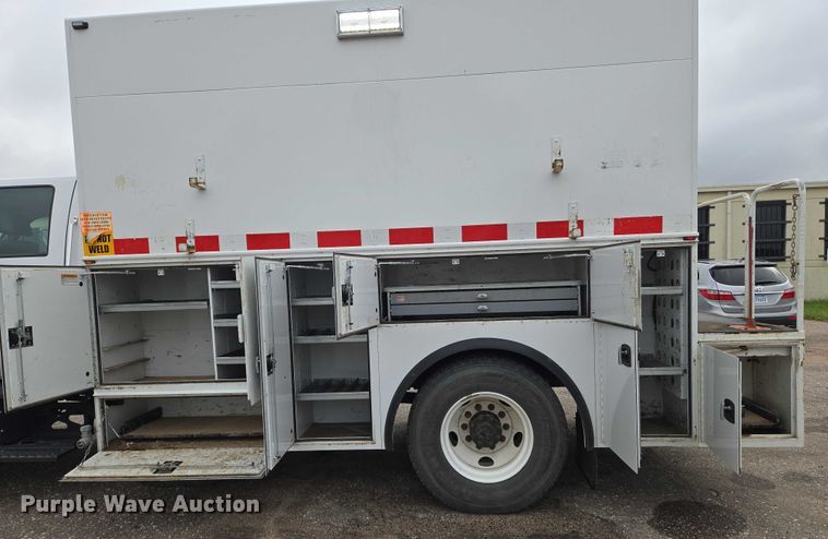 image for item EN8402 2017 Ford F750 utility / service truck