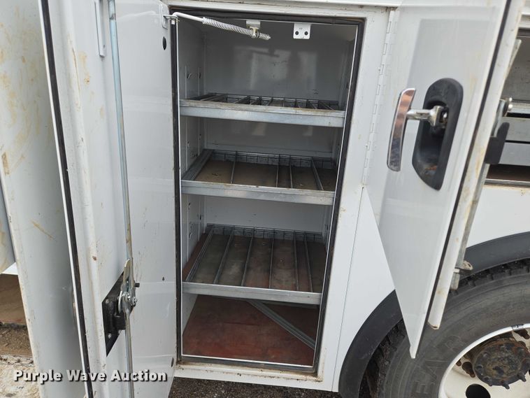 image for item EN8402 2017 Ford F750 utility / service truck