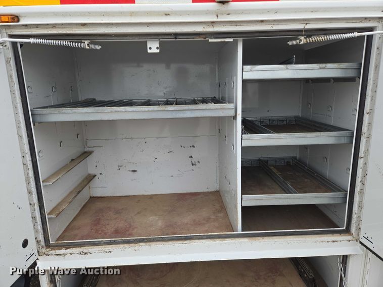 image for item EN8402 2017 Ford F750 utility / service truck