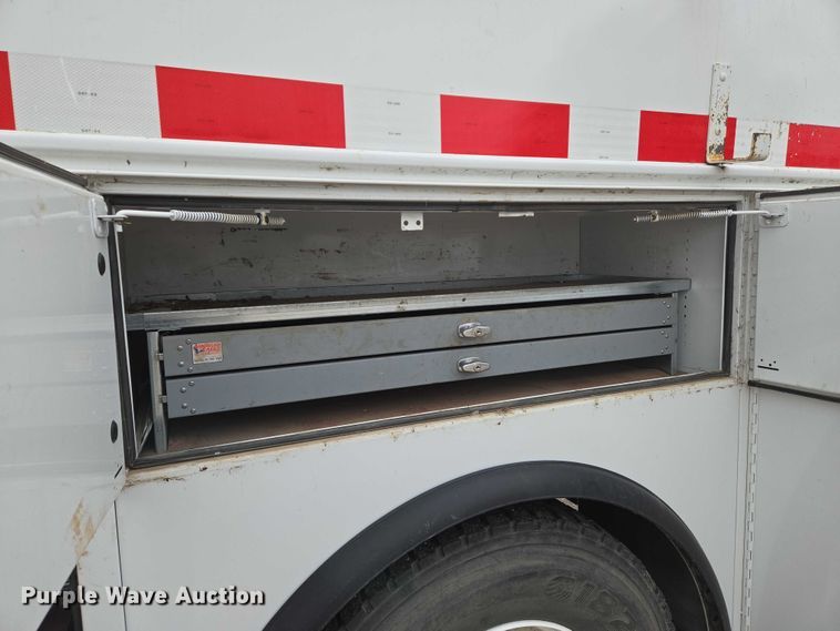 image for item EN8402 2017 Ford F750 utility / service truck