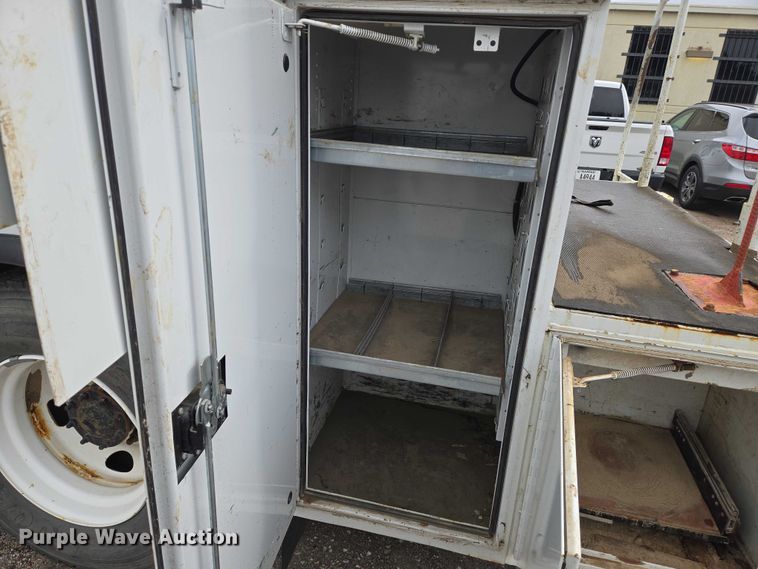 image for item EN8402 2017 Ford F750 utility / service truck