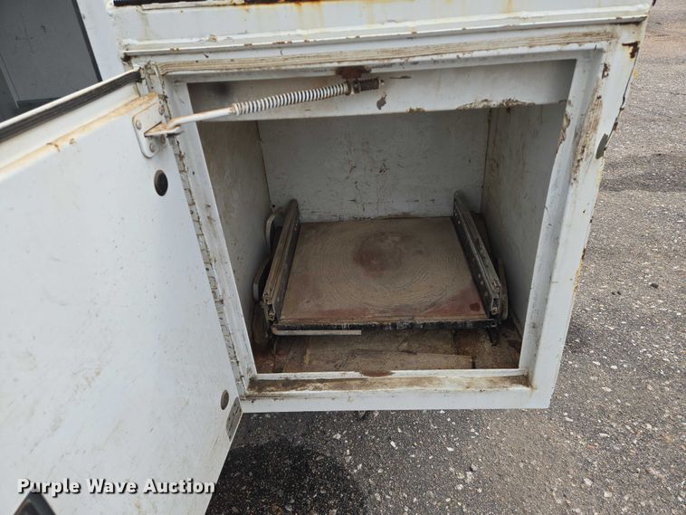 image for item EN8402 2017 Ford F750 utility / service truck