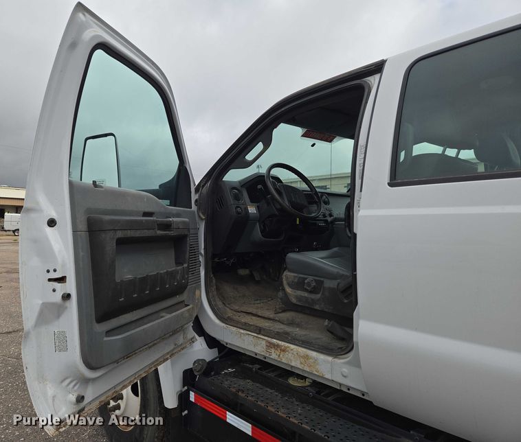 image for item EN8402 2017 Ford F750 utility / service truck