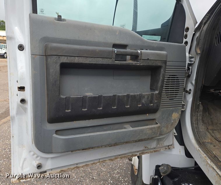 image for item EN8402 2017 Ford F750 utility / service truck