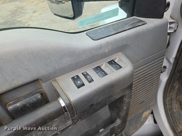 image for item EN8402 2017 Ford F750 utility / service truck