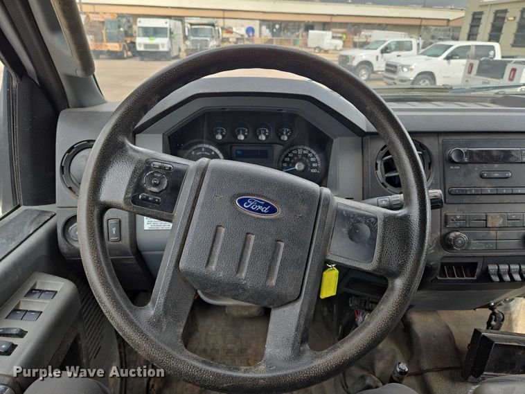 image for item EN8402 2017 Ford F750 utility / service truck