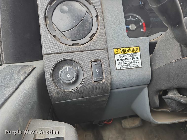 image for item EN8402 2017 Ford F750 utility / service truck