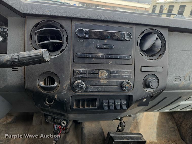 image for item EN8402 2017 Ford F750 utility / service truck