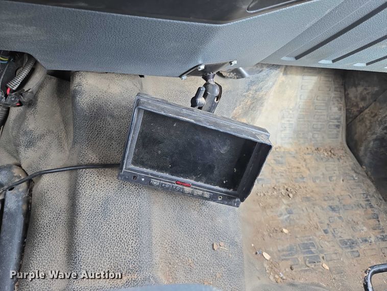 image for item EN8402 2017 Ford F750 utility / service truck