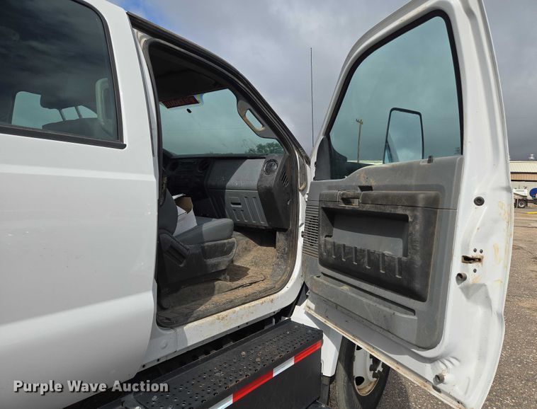 image for item EN8402 2017 Ford F750 utility / service truck