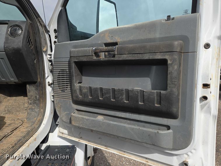 image for item EN8402 2017 Ford F750 utility / service truck