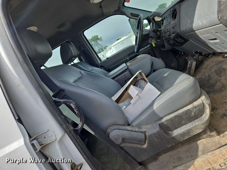 image for item EN8402 2017 Ford F750 utility / service truck