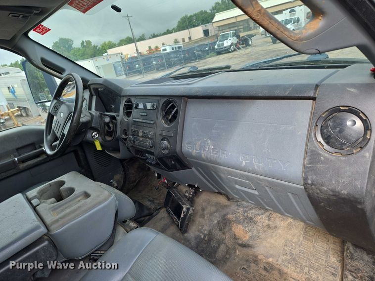 image for item EN8402 2017 Ford F750 utility / service truck