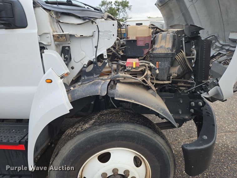 image for item EN8402 2017 Ford F750 utility / service truck