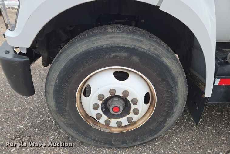 image for item EN8402 2017 Ford F750 utility / service truck