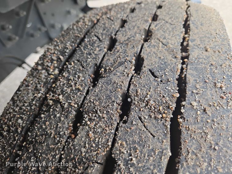 image for item EN8402 2017 Ford F750 utility / service truck