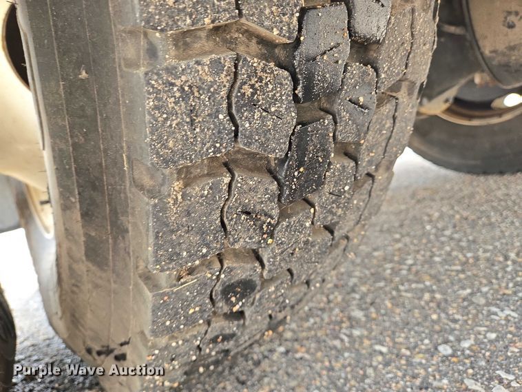 image for item EN8402 2017 Ford F750 utility / service truck