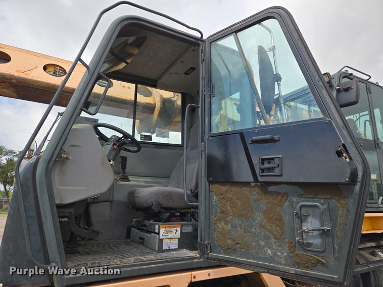image for item EN8403 2009 Gradall XL 3100 III wheeled excavator