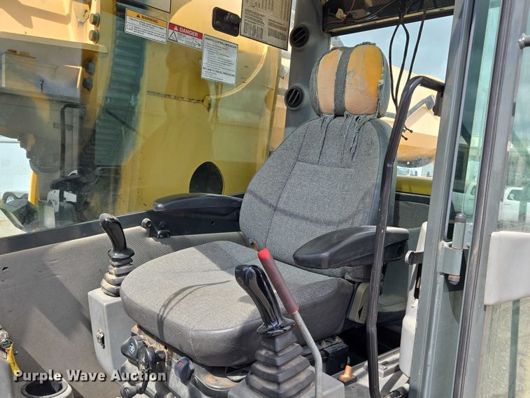 image for item EN8403 2009 Gradall XL 3100 III wheeled excavator