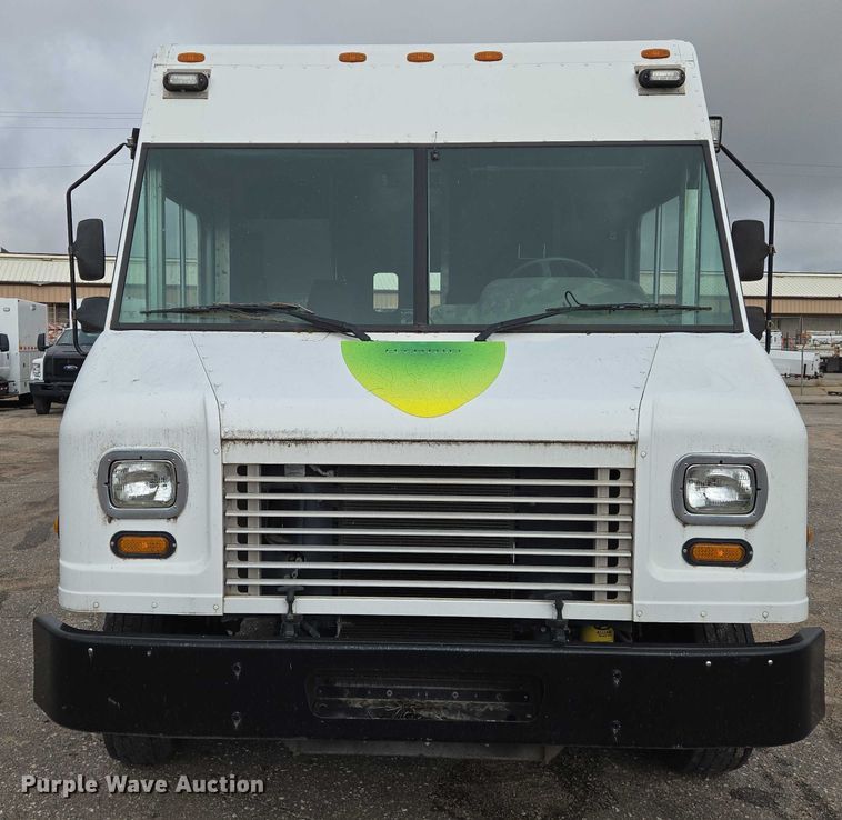 image for item EN8404 2013 Freightliner MT55 delivery truck