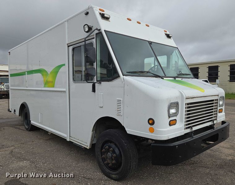 image for item EN8404 2013 Freightliner MT55 delivery truck