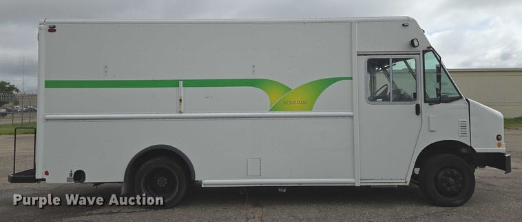 image for item EN8404 2013 Freightliner MT55 delivery truck