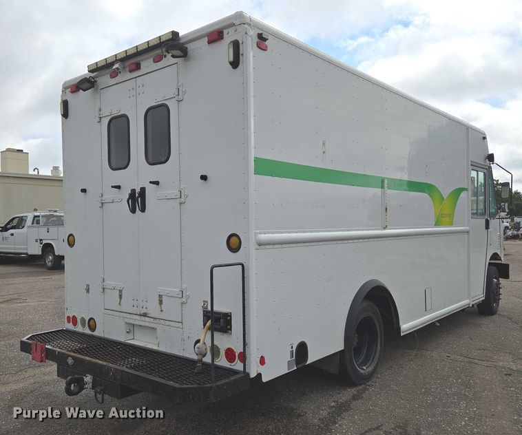 image for item EN8404 2013 Freightliner MT55 delivery truck