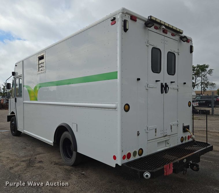 image for item EN8404 2013 Freightliner MT55 delivery truck