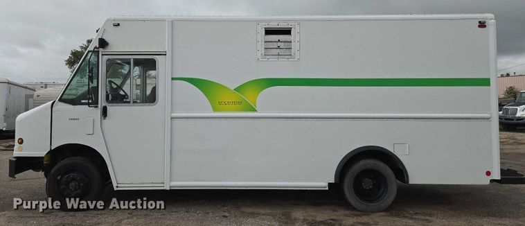 image for item EN8404 2013 Freightliner MT55 delivery truck