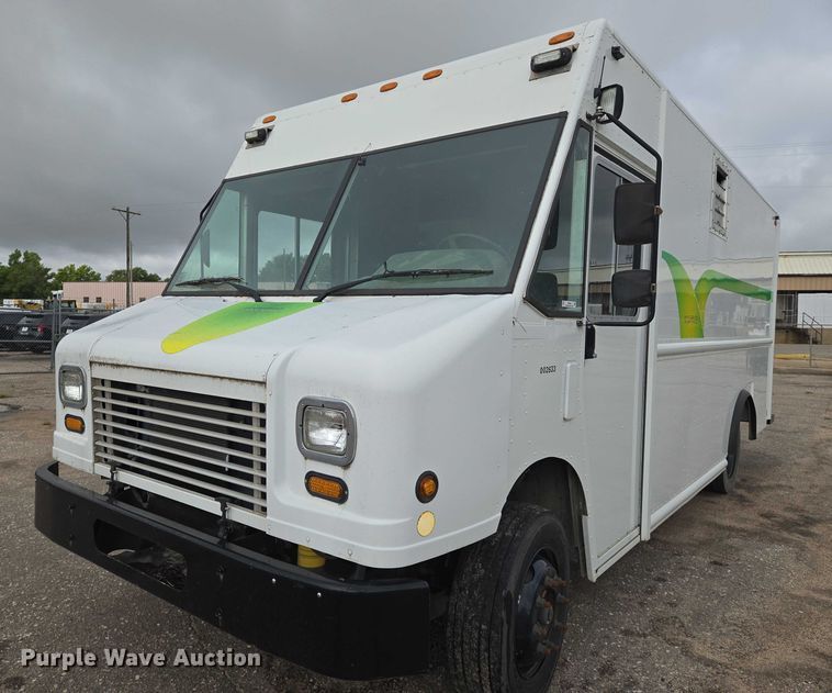 image for item EN8404 2013 Freightliner MT55 delivery truck