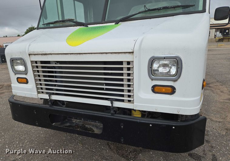 image for item EN8404 2013 Freightliner MT55 delivery truck