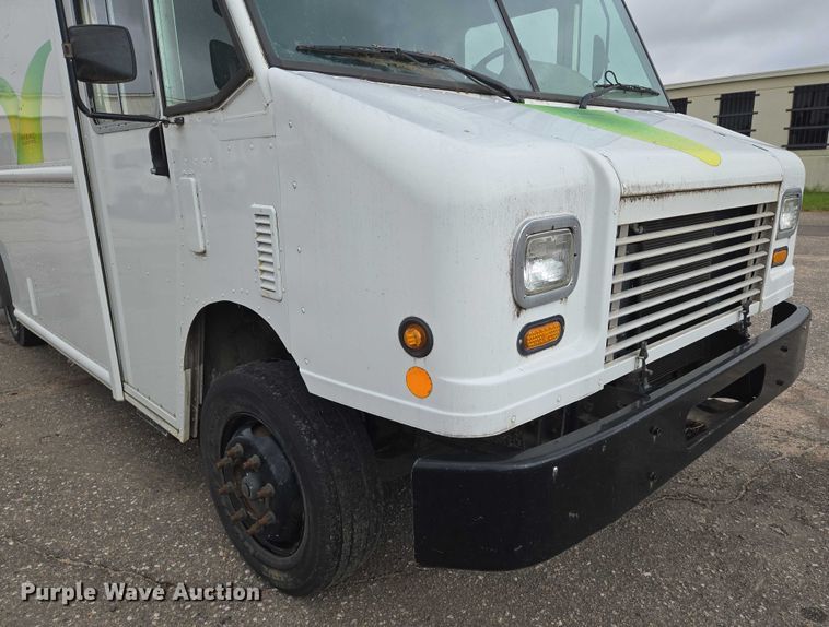 image for item EN8404 2013 Freightliner MT55 delivery truck