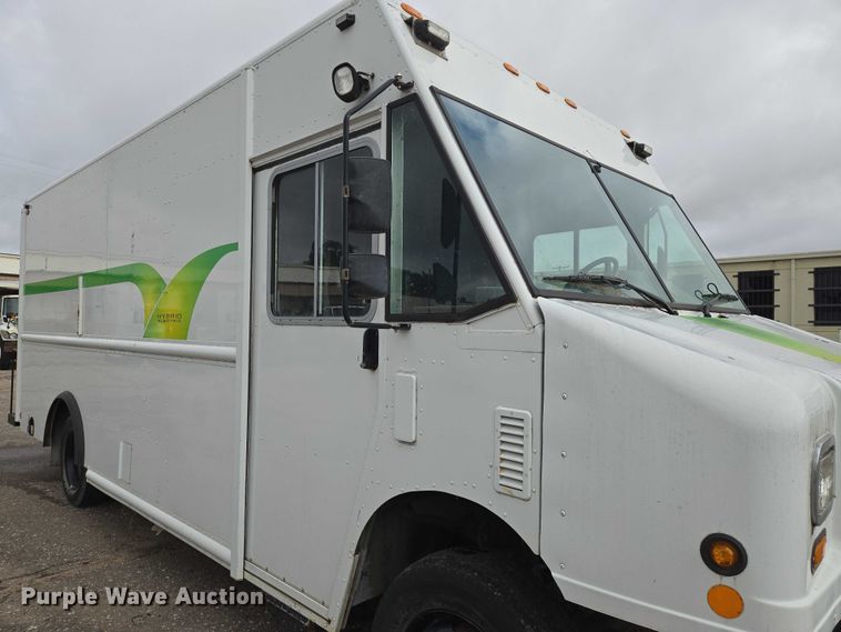 image for item EN8404 2013 Freightliner MT55 delivery truck