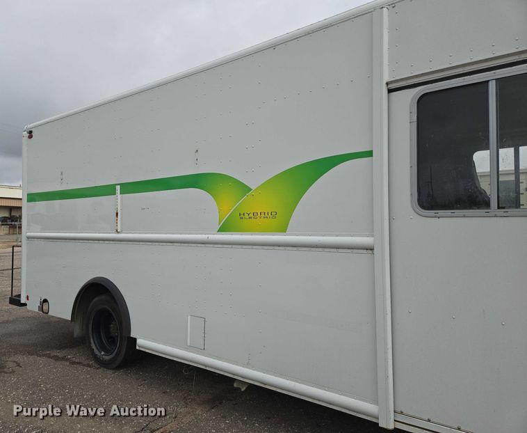 image for item EN8404 2013 Freightliner MT55 delivery truck