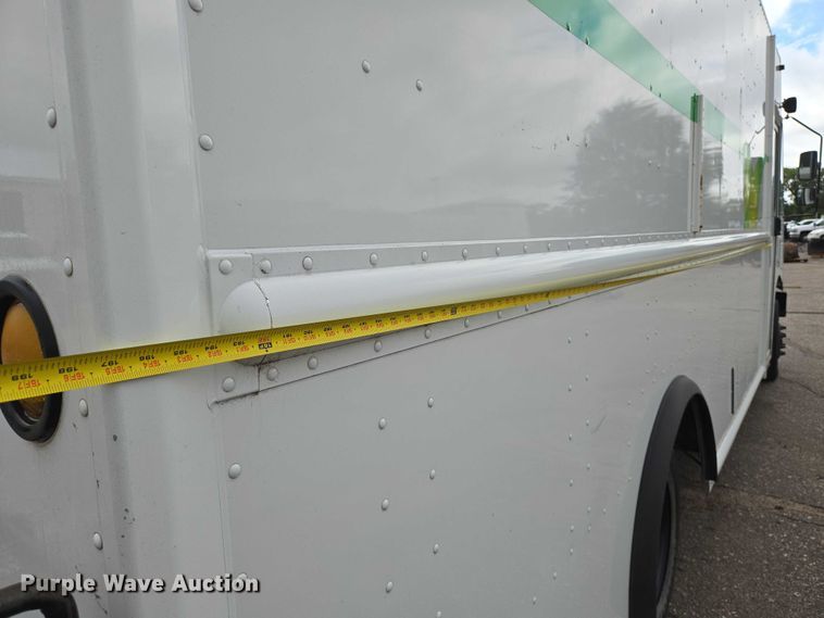 image for item EN8404 2013 Freightliner MT55 delivery truck