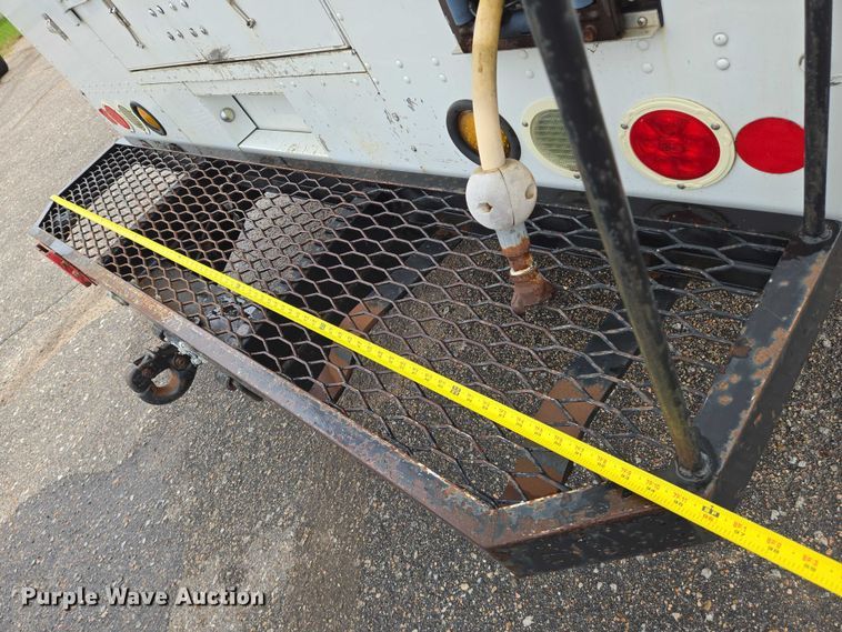 image for item EN8404 2013 Freightliner MT55 delivery truck