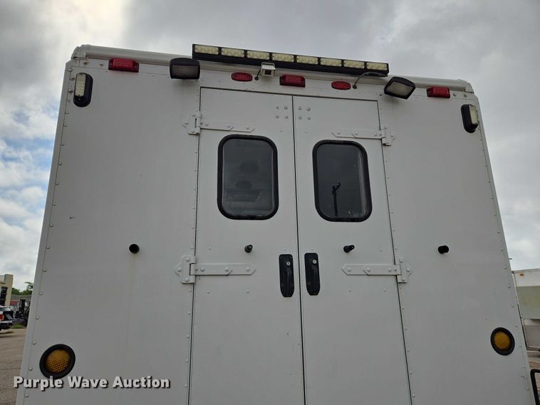 image for item EN8404 2013 Freightliner MT55 delivery truck